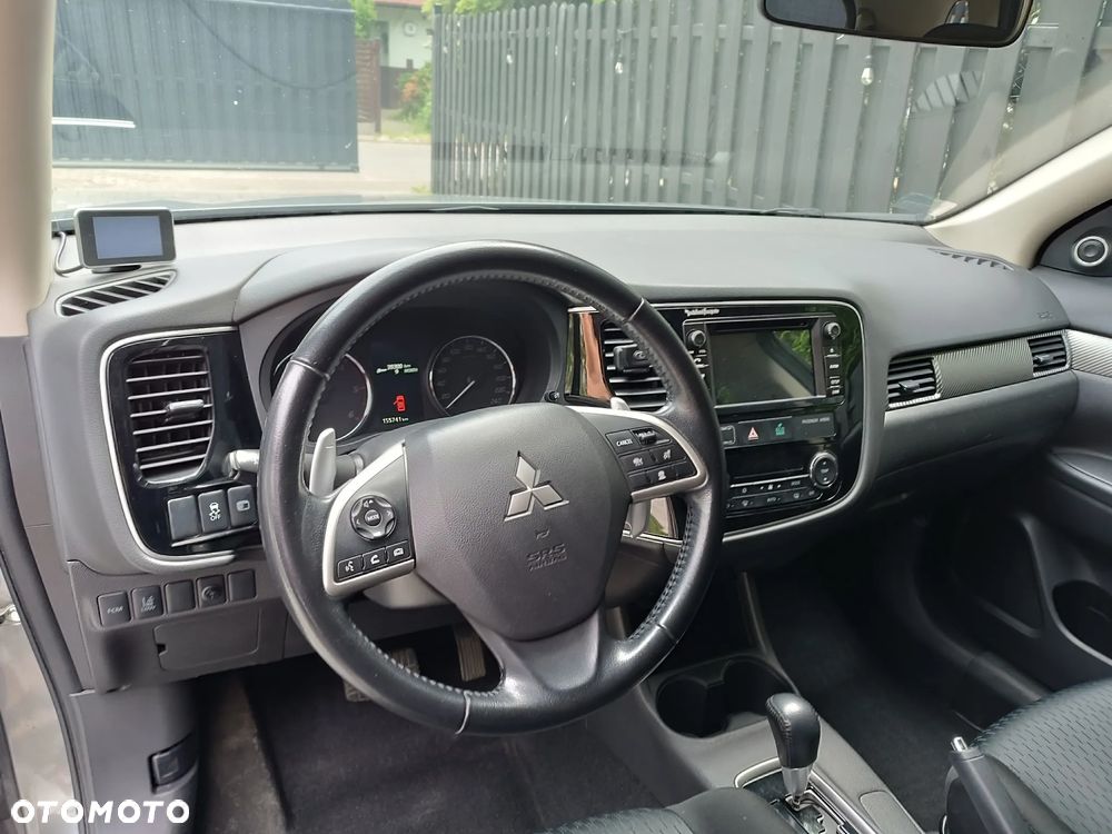 Mitsubishi Outlander 2.2 DID Intense + - 9
