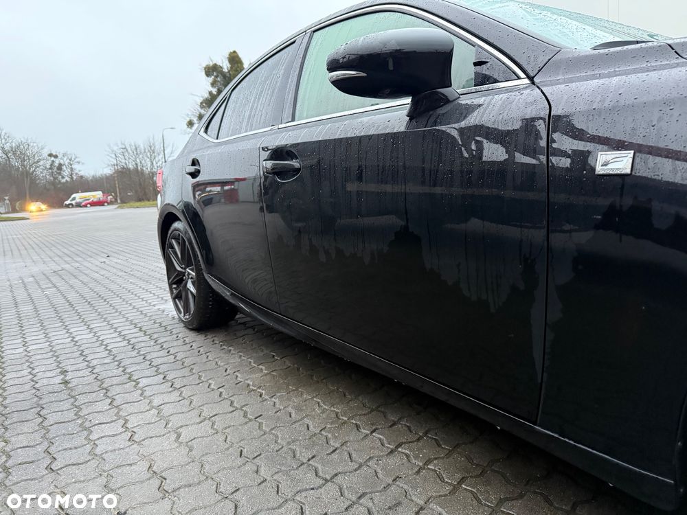 Lexus IS 300h F Sport - 26