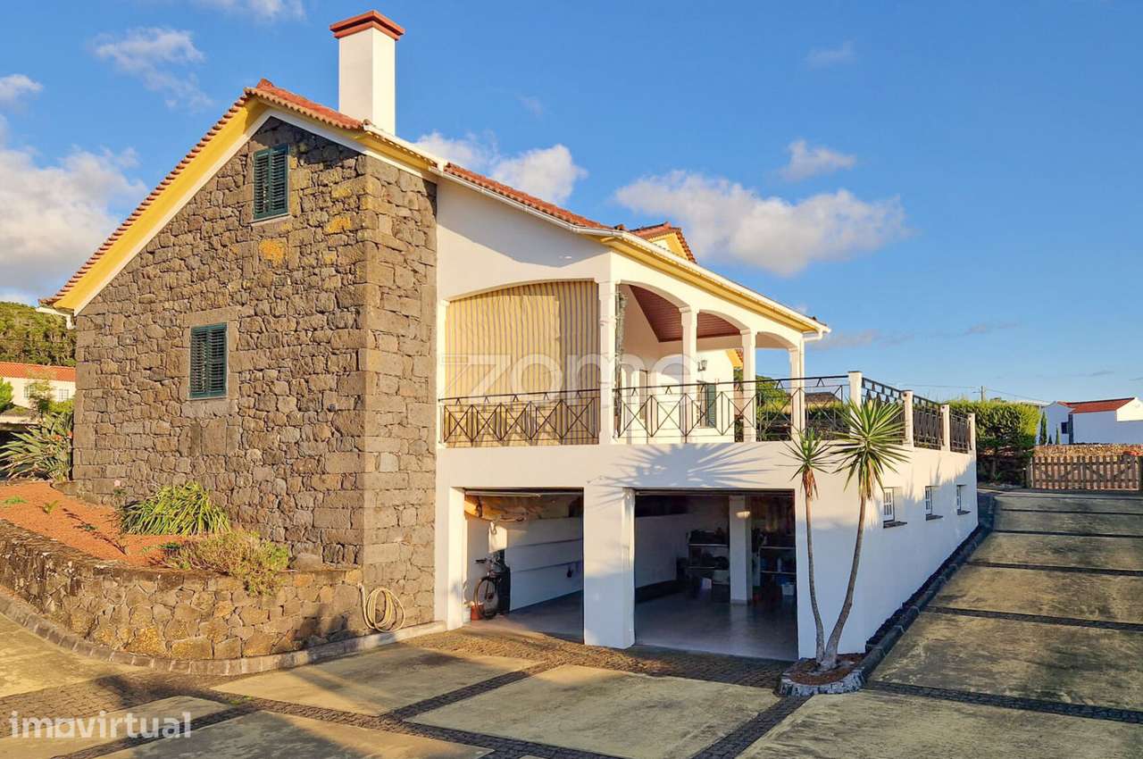Moradia T4+1 na Ilha do Pico com Terraço Panorâmico e Vista Mar - Grande imagem: 4/43