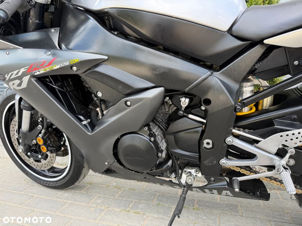 Yamaha R1 - 33