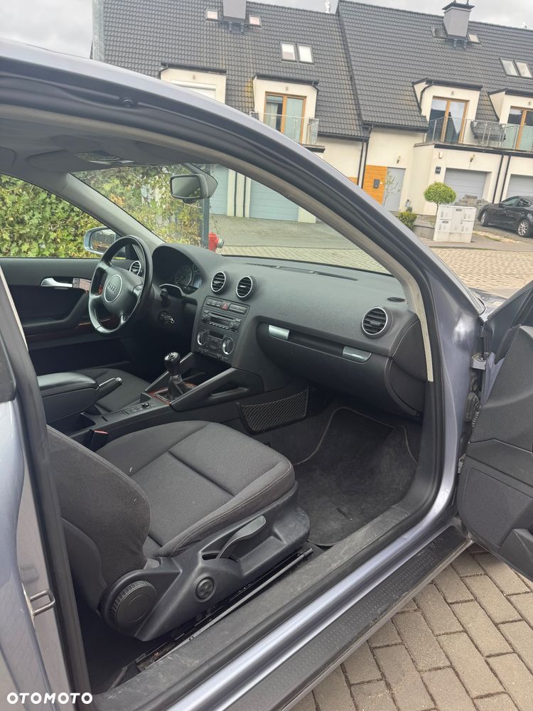 Audi A3 3-drzwiowe 1.6 FSI Attraction - 11