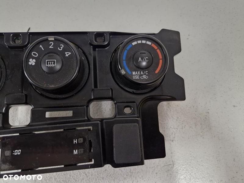 toyota matrix 2 ii e140 panel nawiewu klimatyzacji przełączniki zegarek - 3