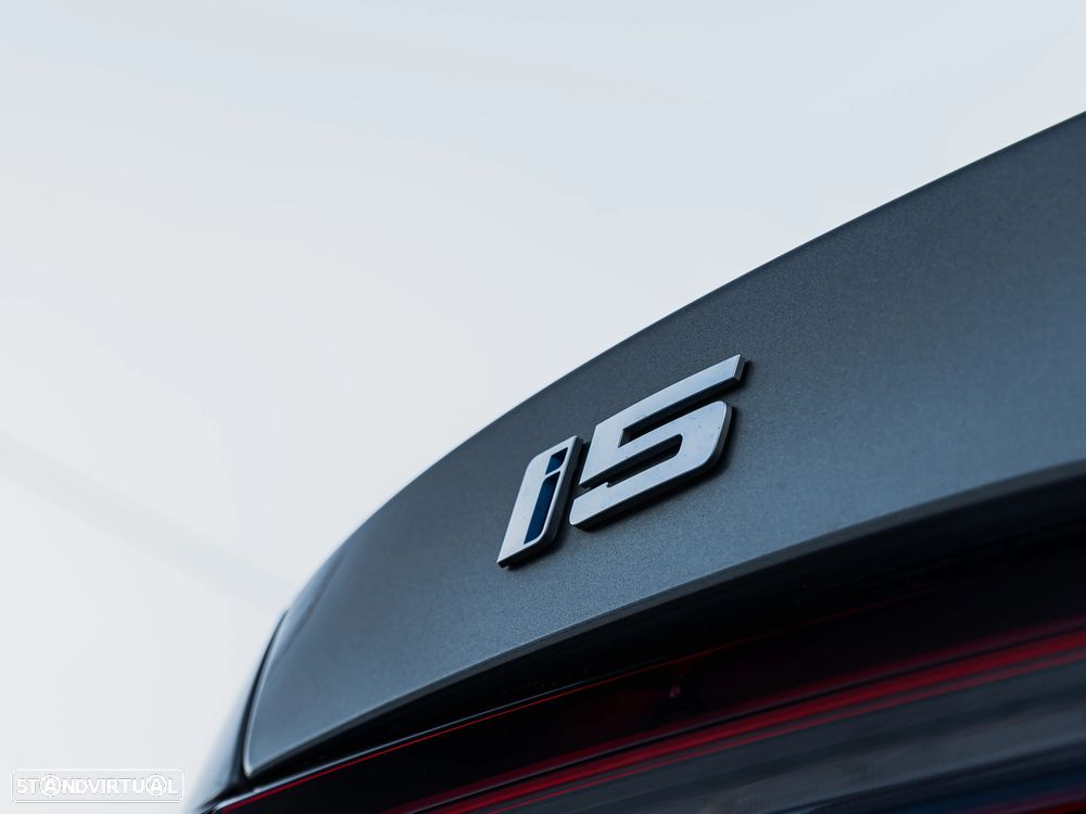 BMW i5 Touring eDrive40 - 48