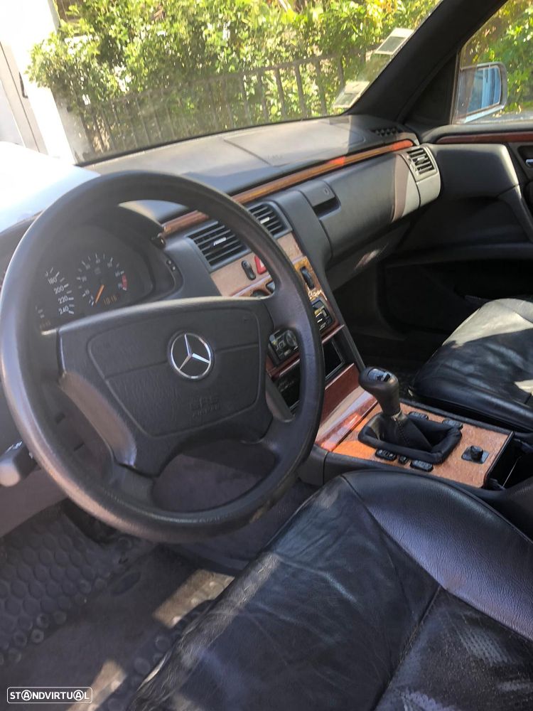 Mercedes-Benz E 200 Classic - 8
