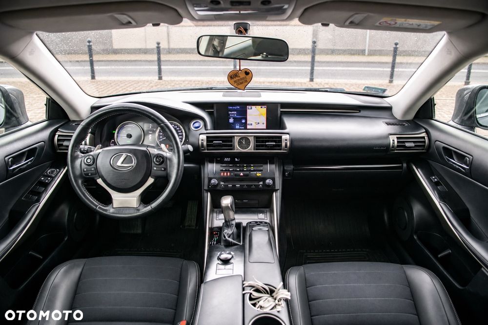 Lexus IS 300h Business - 8