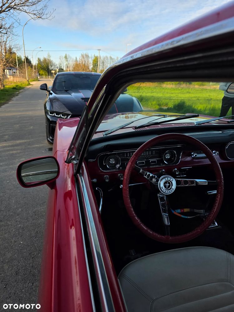 Ford Mustang - 40