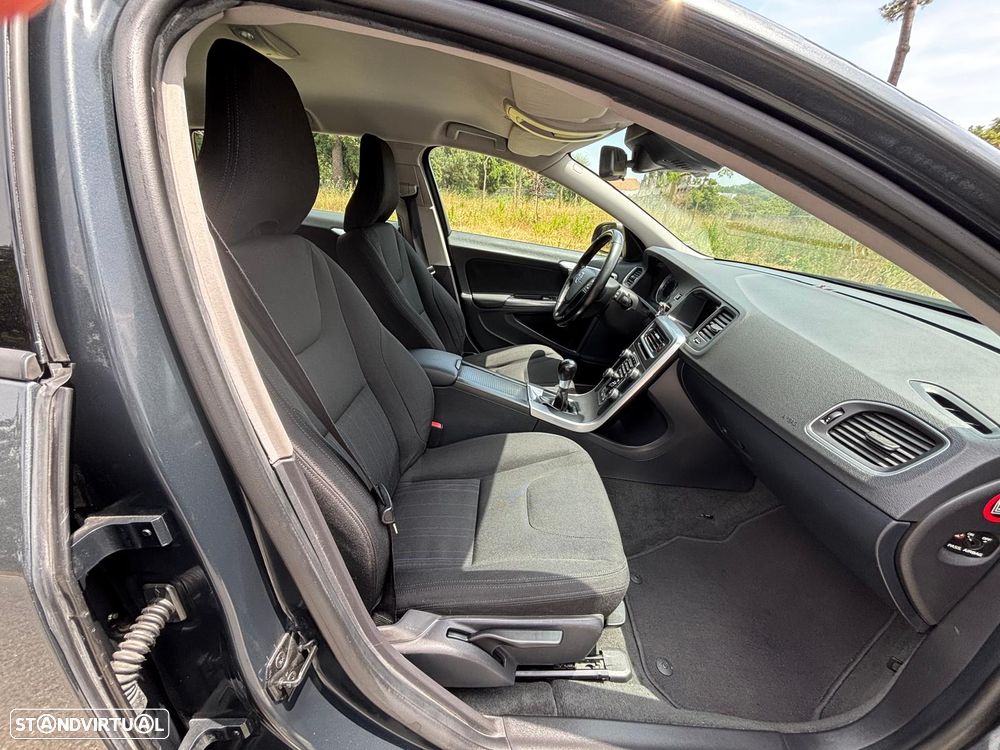 Volvo V60 DRIVe - 17