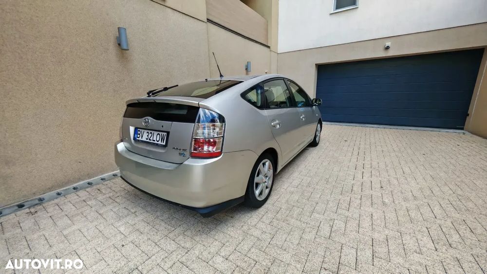 Toyota Prius (Hybrid) Executive - 4