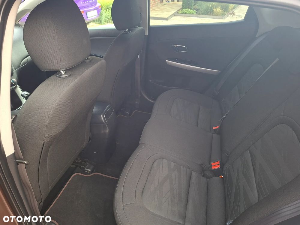 Kia Ceed 1.4 CVVT - 24