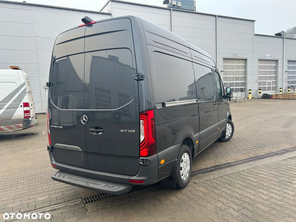 Mercedes-Benz Sprinter - 3