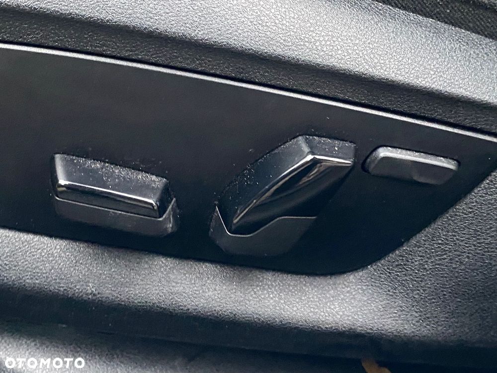 BMW Seria 5 530i xDrive Sport Line sport - 26