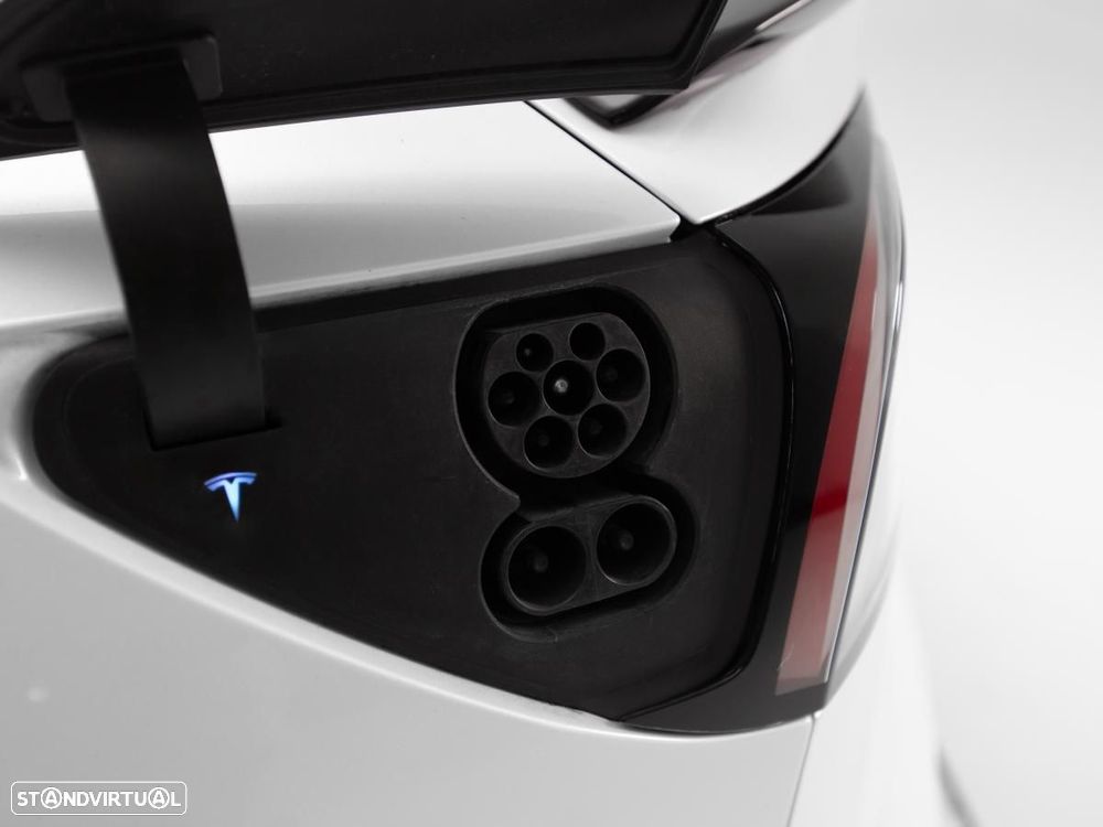 Tesla Model 3 - 16