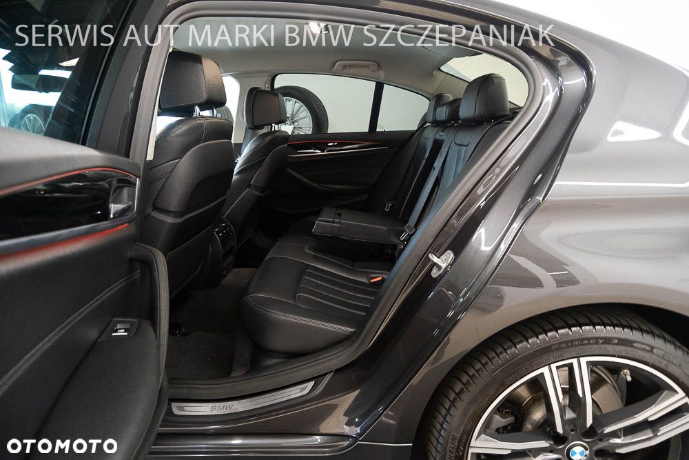 BMW Seria 5 530i xDrive Sport Line - 24
