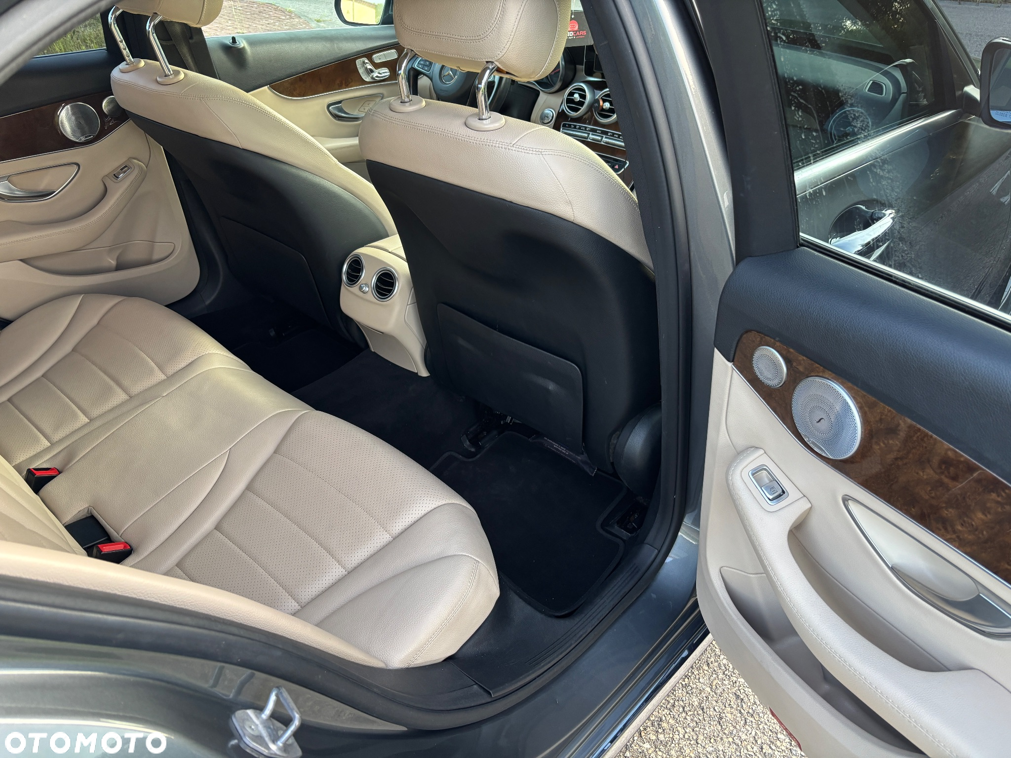Mercedes-Benz Klasa C 300 9G-TRONIC - 12