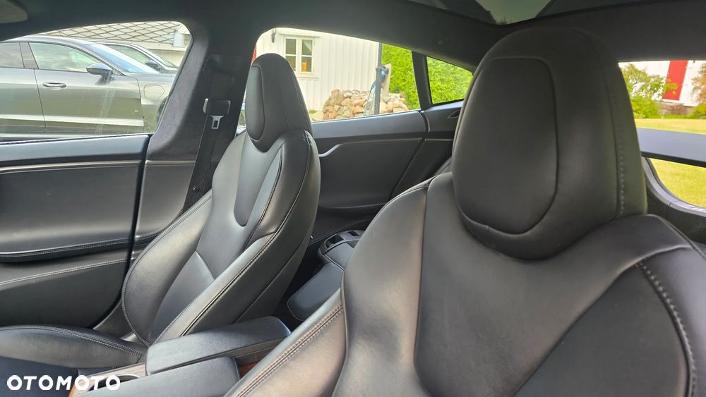 Tesla Model S - 12