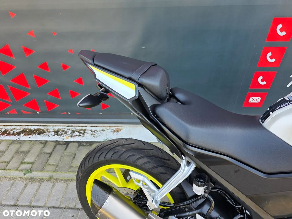 Yamaha YZF - 22