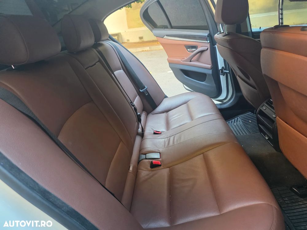 BMW Seria 5 520d AT - 11