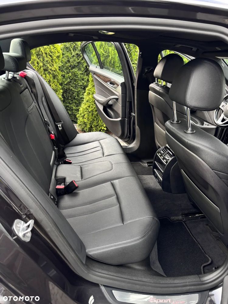 BMW Seria 5 530i xDrive Sport Line - 13