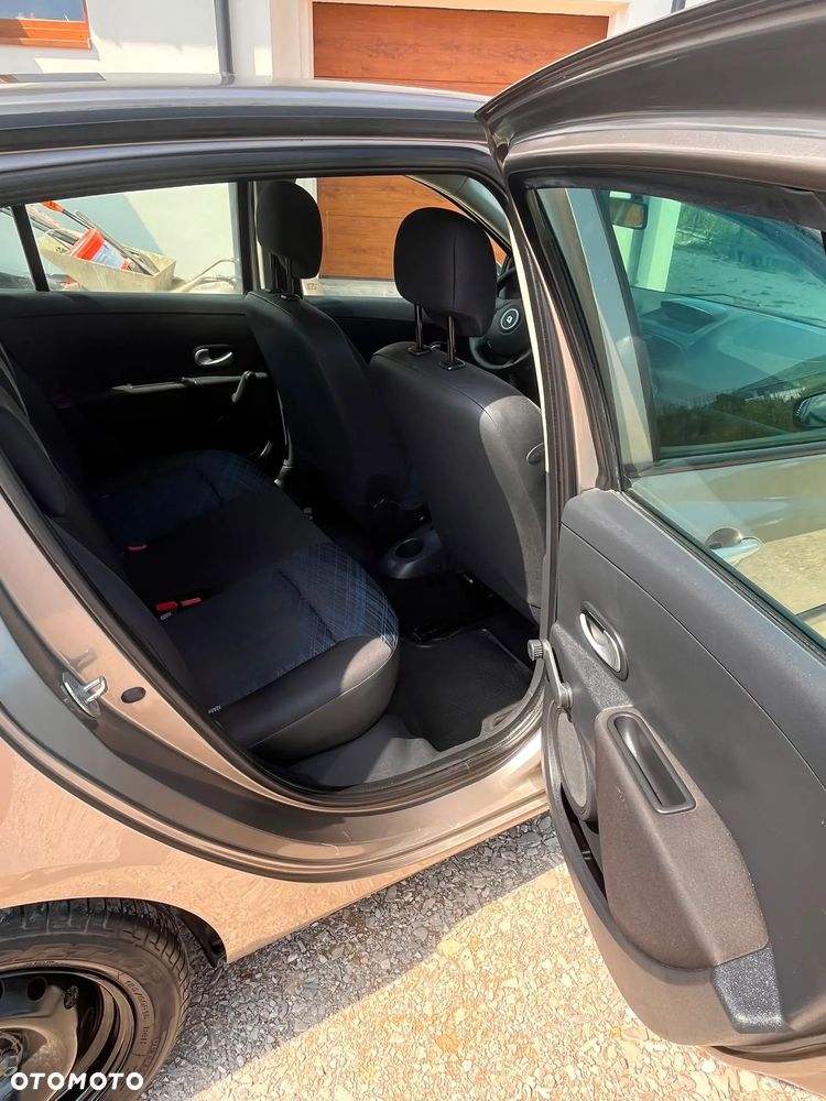 Renault Clio 1.5 dCi Authentique - 12