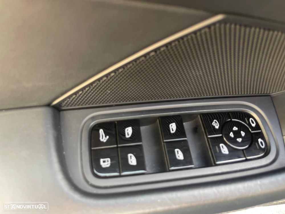 Porsche Panamera 4 E-Hybrid - 39