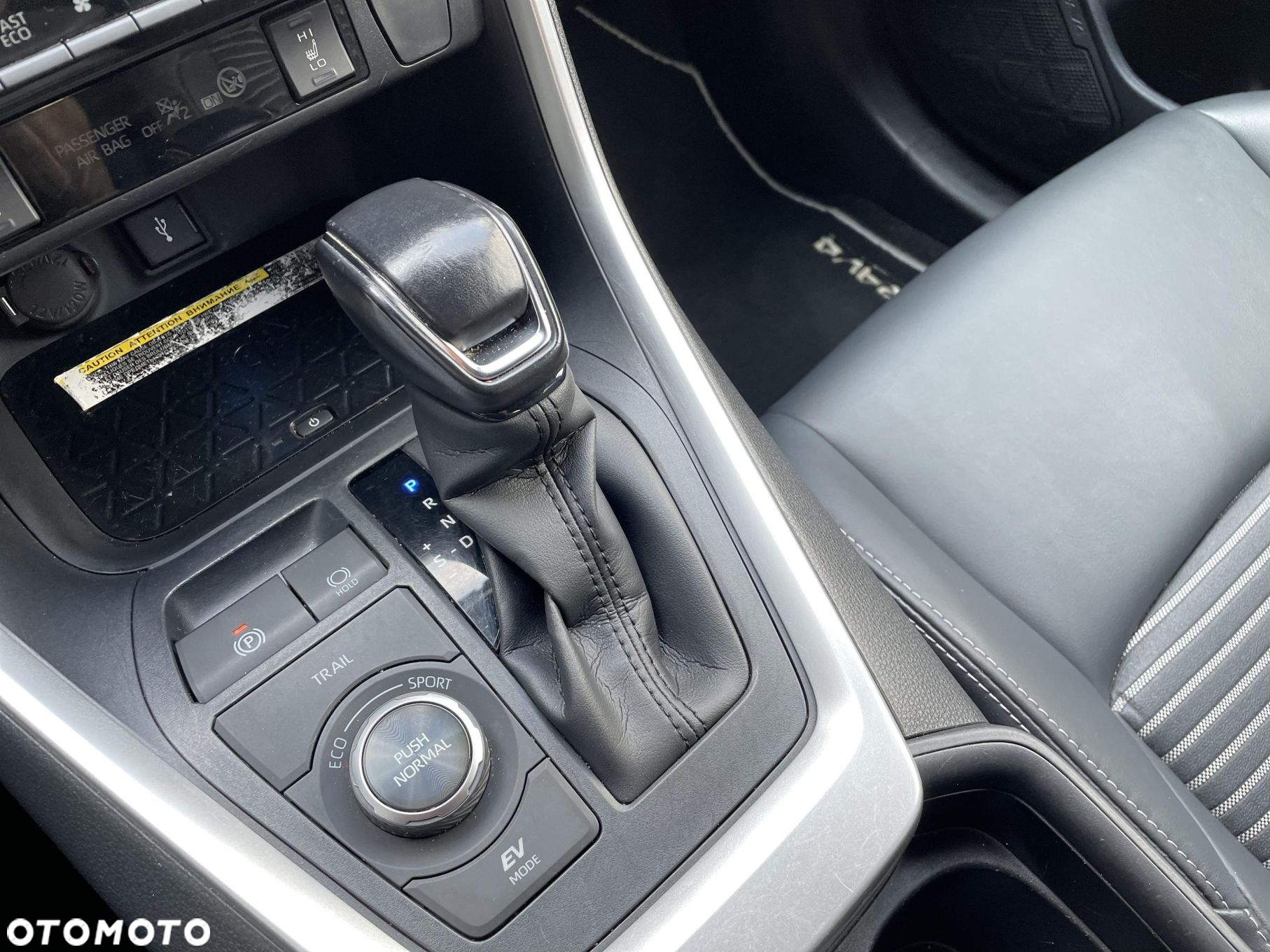 Toyota RAV4 2.5 Hybrid Black Edition by JBL 4x4 - 15