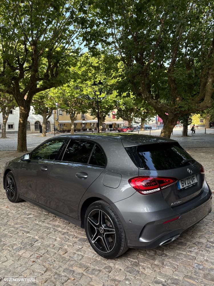 Mercedes-Benz A 250 e AMG Line - 2