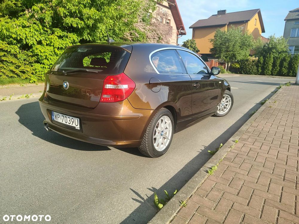 BMW Seria 1 118d DPF - 11
