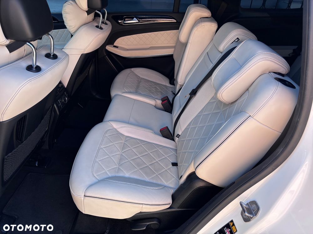 Mercedes-Benz GLS - 32