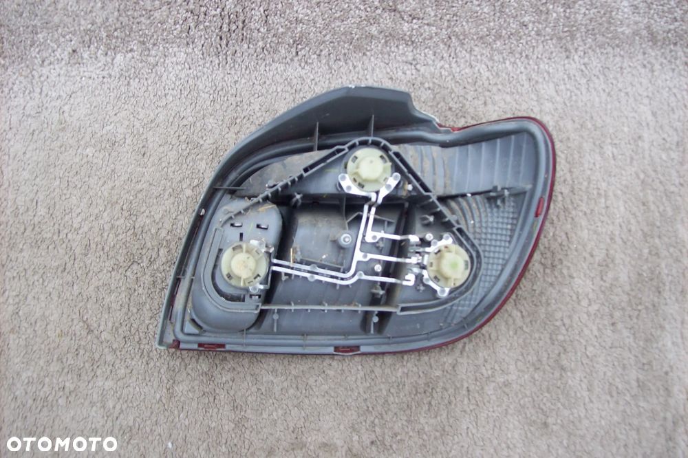LAMPA TYLNA LEWA TOYOTA YARIS I /LIFT - 4
