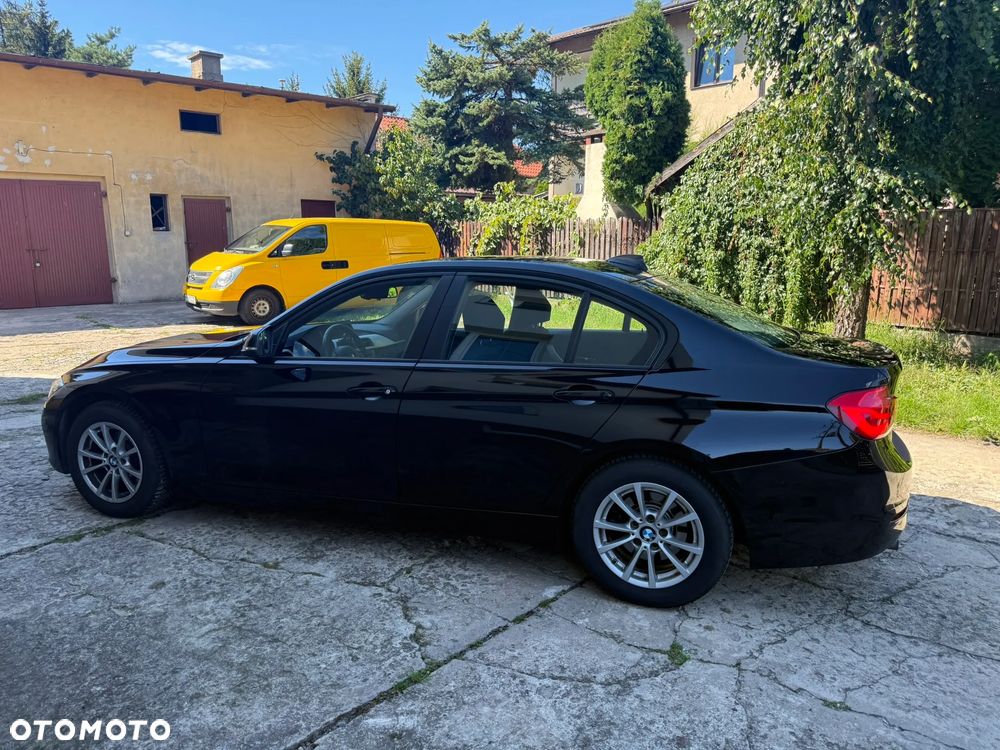 BMW Seria 3 318i - 4