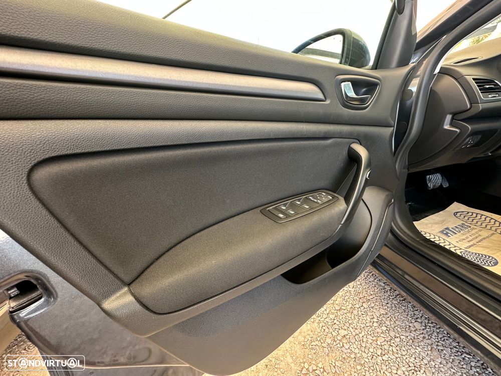 Renault Mégane 1.5 Blue dCi Equilibre EDC - 12