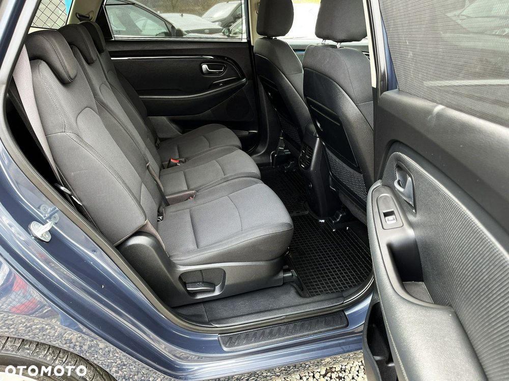 Kia Carens - 29