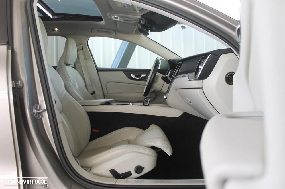 Volvo V60 Cross Country 2.0 B4 Geartronic - 12