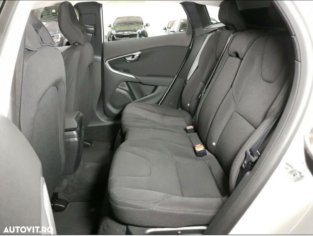 Volvo V40 D2 Momentum - 11