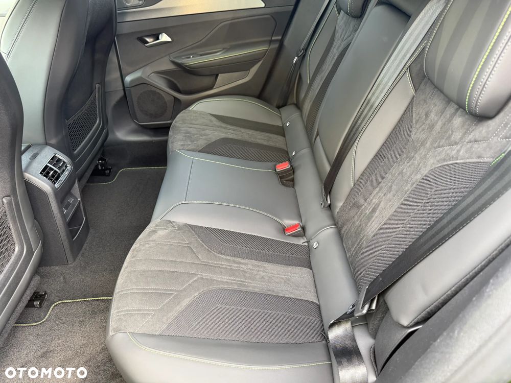 Peugeot 408 1.6 Plug-in Hybrid 240 GT Exclusive e-DCS7 - 15