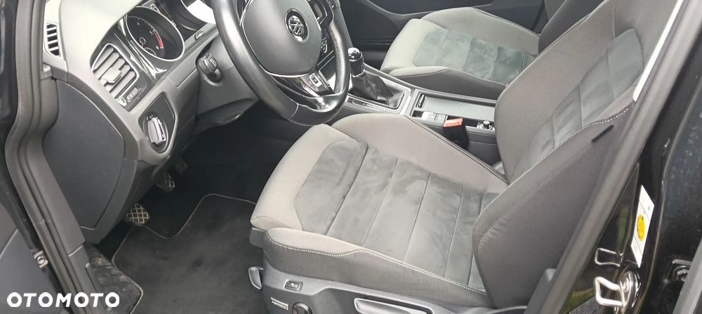 Volkswagen Golf - 26