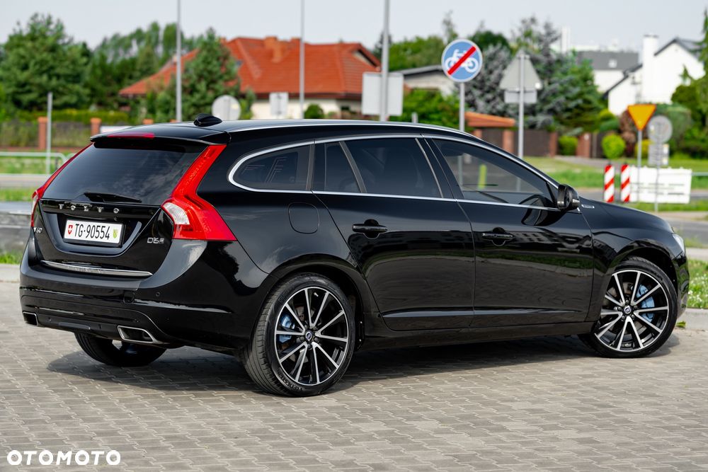 Volvo V60 D6 AWD Plug-in Hybrid Summum - 11