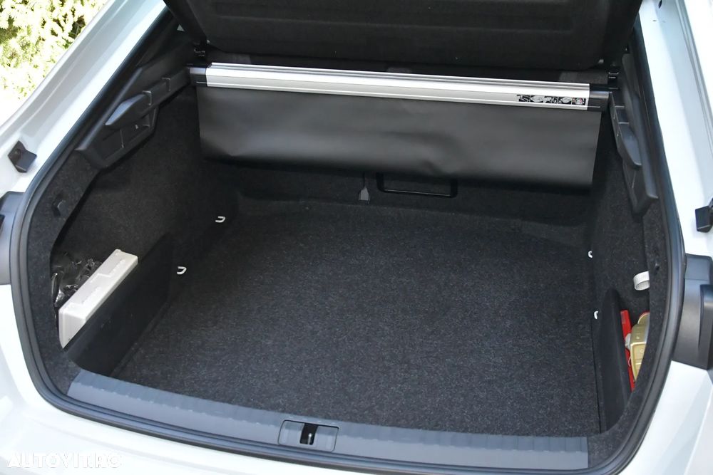 Skoda Octavia 2.0 TSI DSG RS - 33