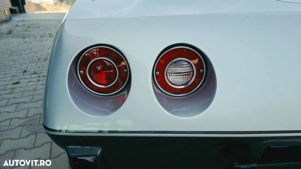 Chevrolet Corvette - 14