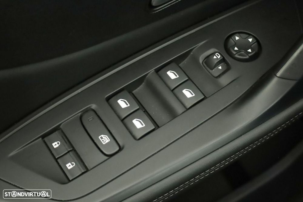 Peugeot 408 1.2 PureTech Allure EAT8 - 17