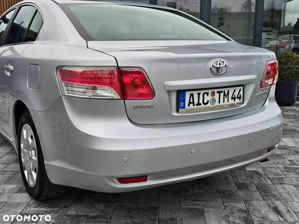 Toyota Avensis 1.8 Comfort - 28