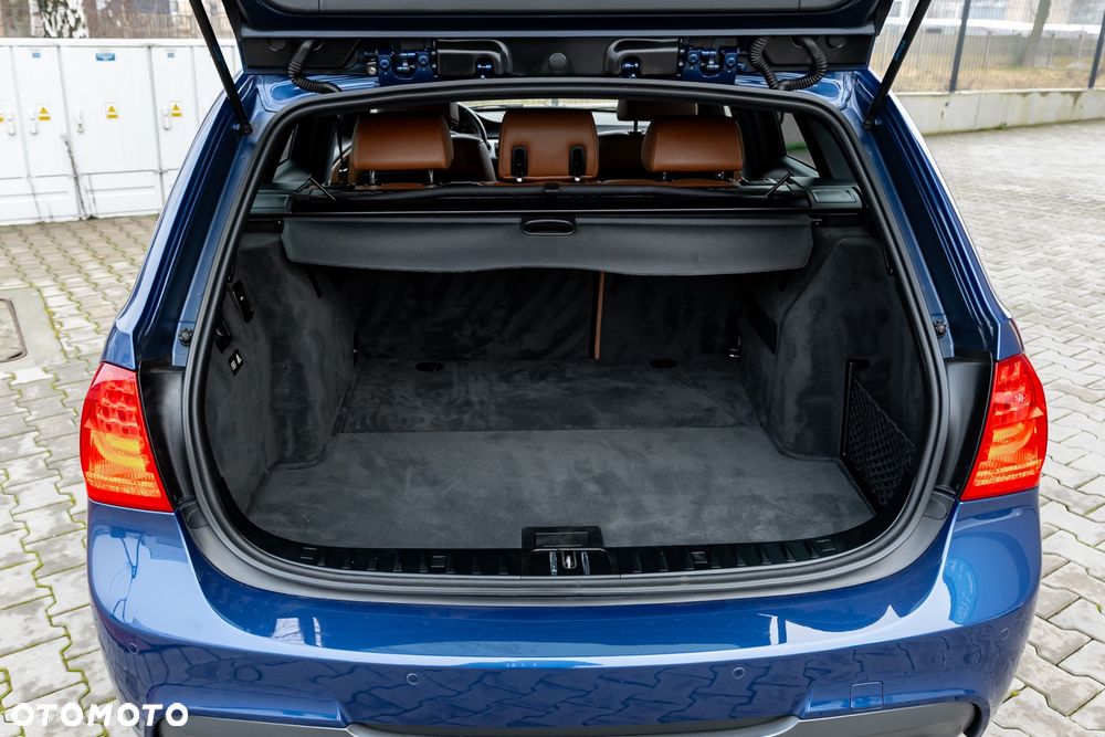 BMW Seria 3 320d DPF Edition Sport - 16