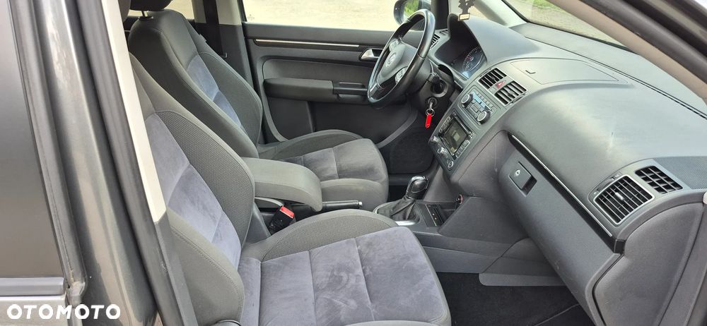Volkswagen Touran 2.0 TDI DPF Highline Perfectline DSG - 16