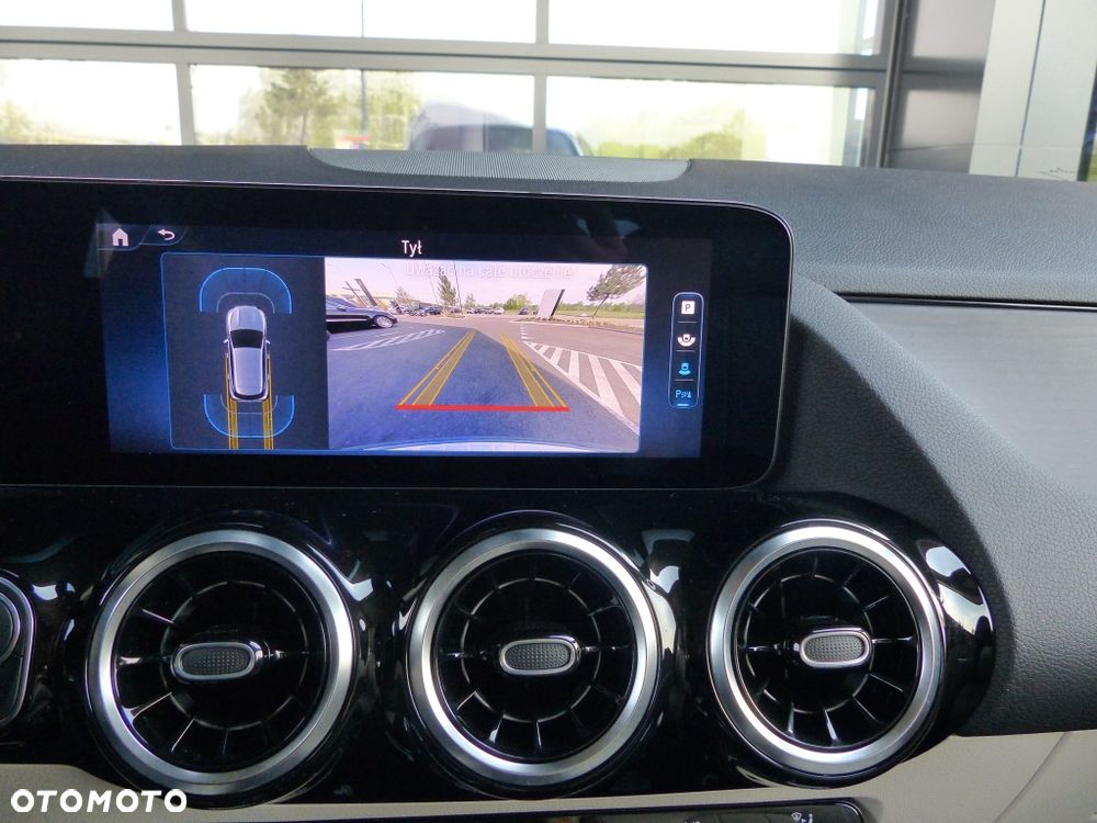 Mercedes-Benz GLA 200 d Progressive 8G-DCT - 26