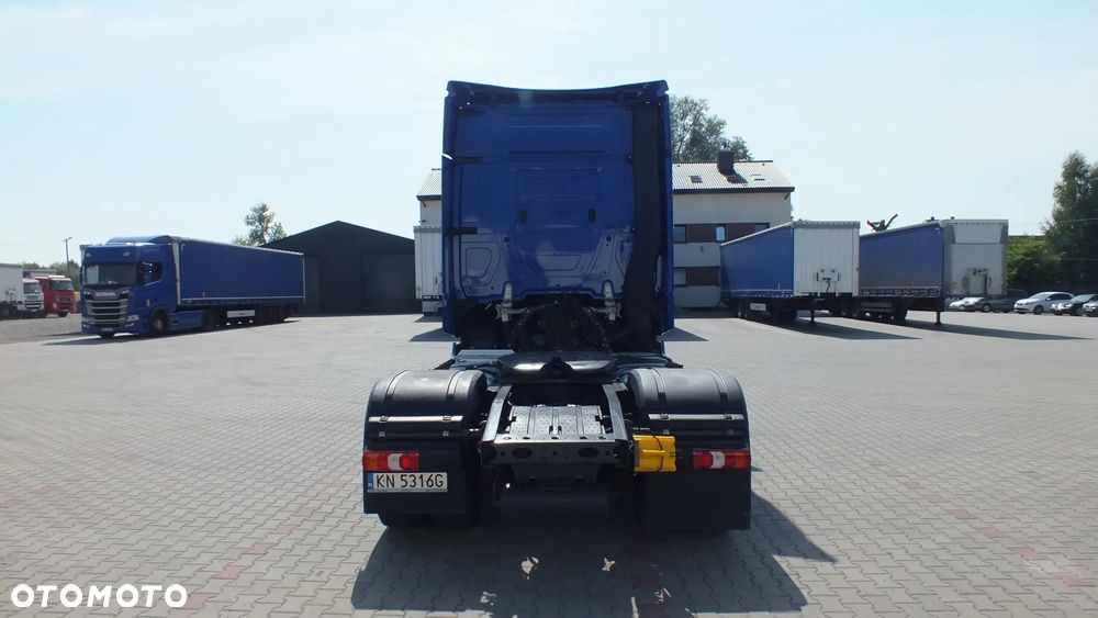 Mercedes-Benz ACTROS - 7