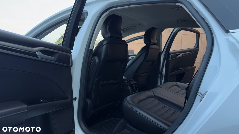 Ford Fusion - 34