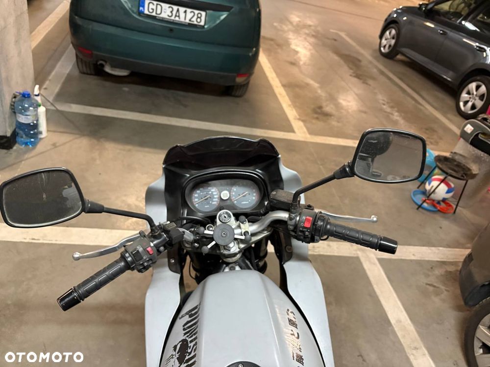 Yamaha XJ - 6
