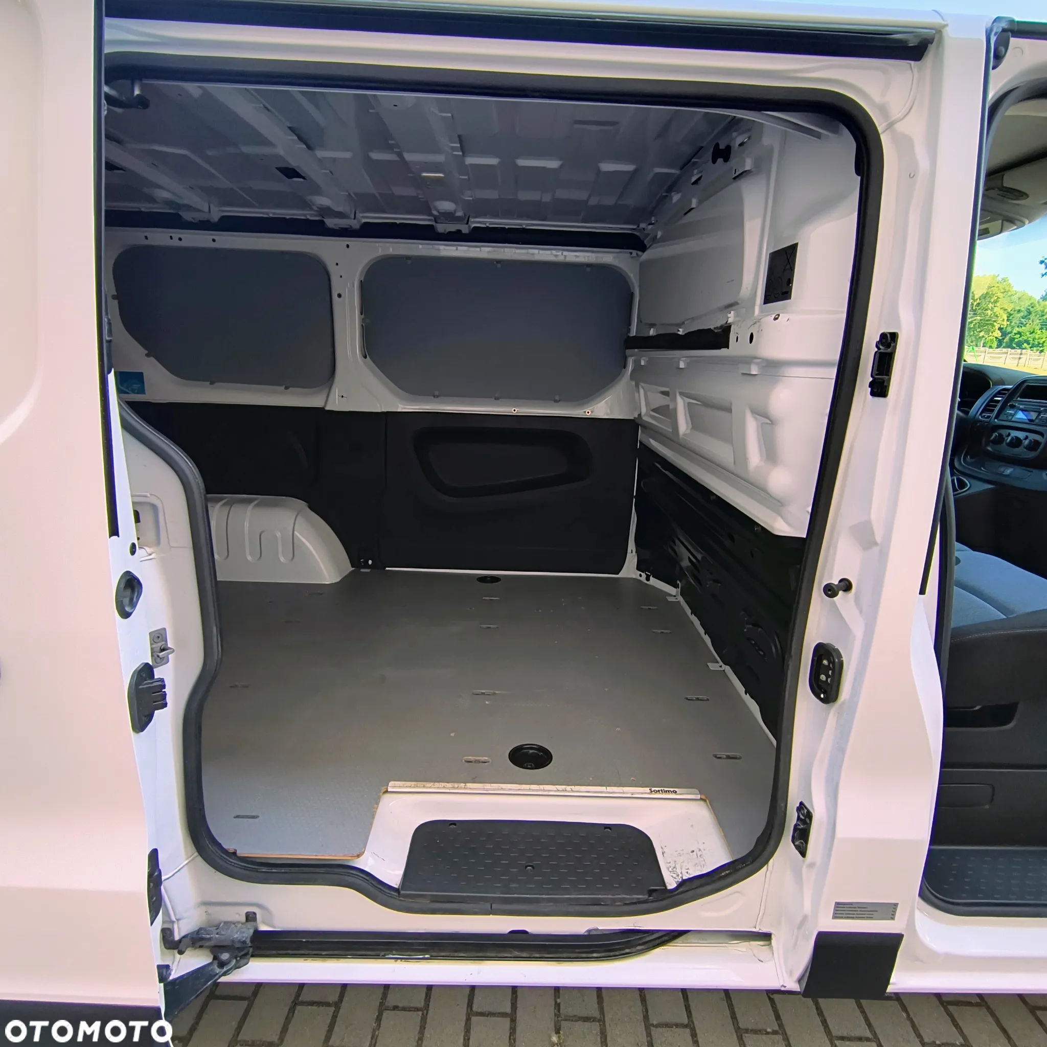Opel Vivaro - 10