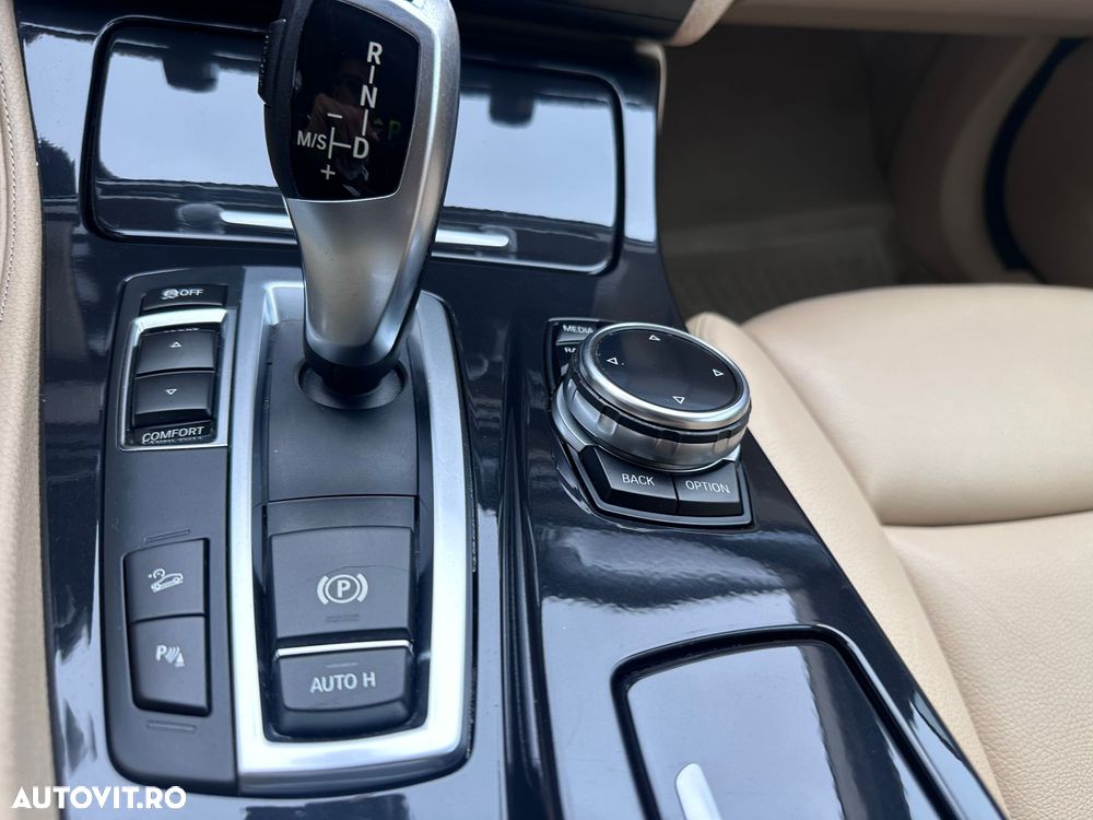 BMW Seria 5 525d xDrive Aut. Luxury Line - 30