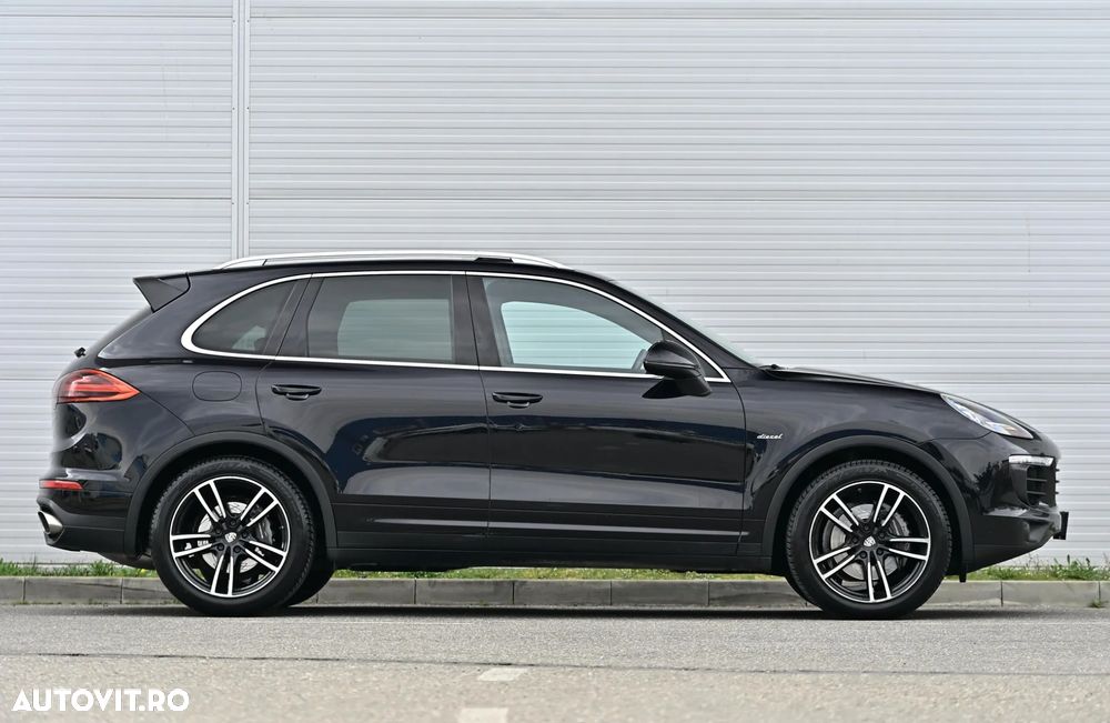 Porsche Cayenne 3.0 L - 12